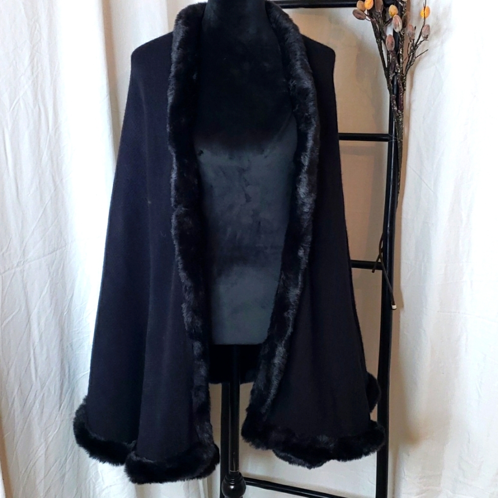 east 5th Fir Trimmed Cape